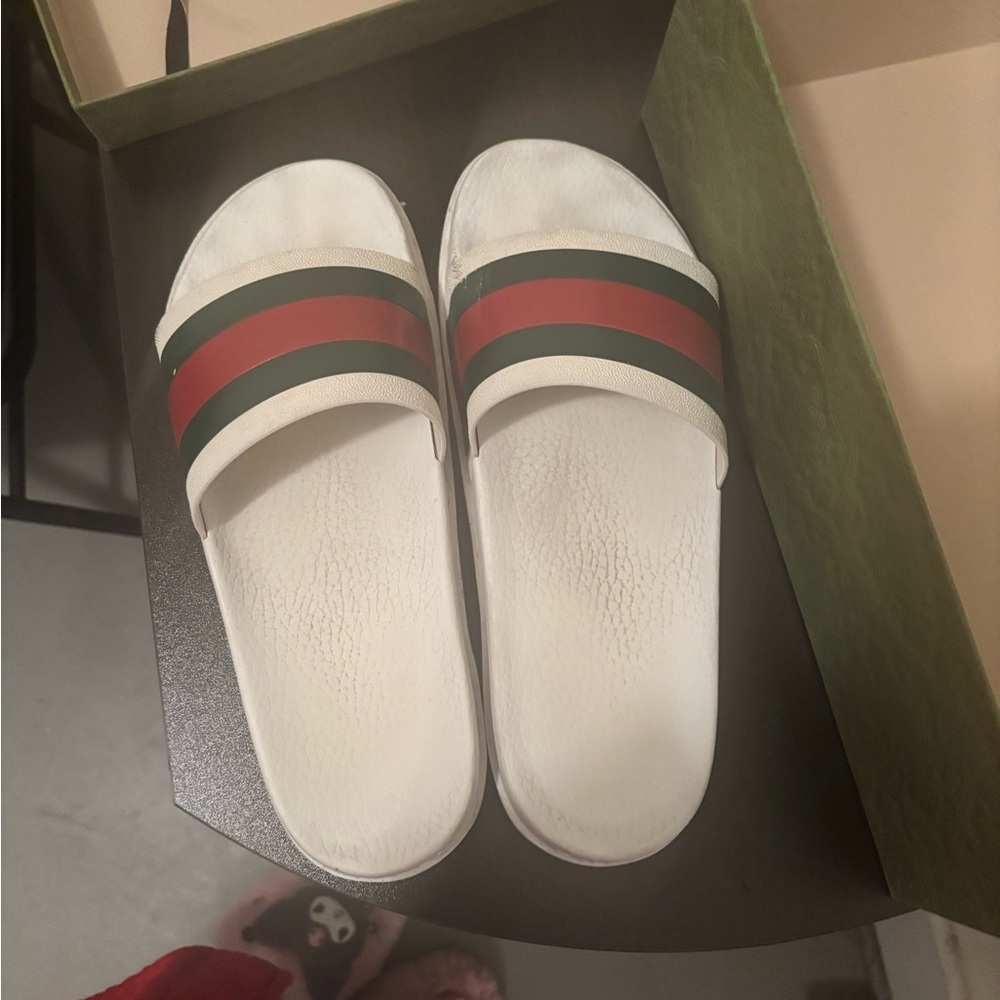 Used Gucci slides